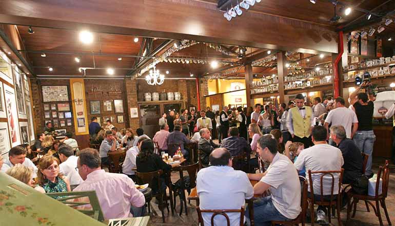 Câmara vota projeto que fecha bares à meia-noite em Ponta Grossa