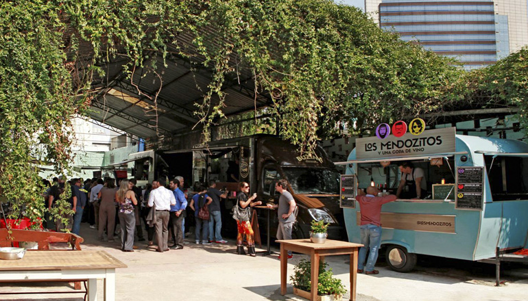 Empresários faturam com food truck mesmo sem licenciamento da prefeitura