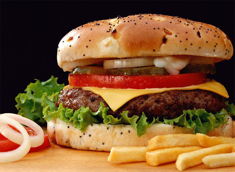 Burger King e Tim Hortons anunciam fusão para criar gigante do