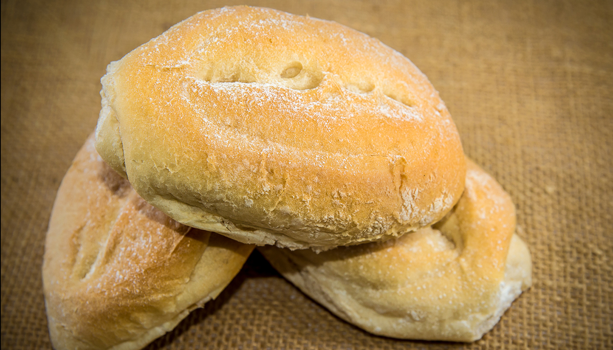  Padaria curitibana oferece pão assado na hora