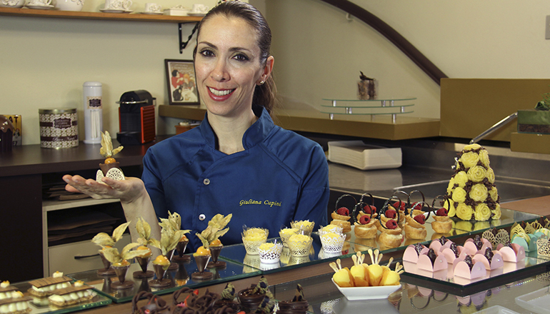Chef confeiteira Giuliana Cupini ministra cursos online e presencial de doces gourmet
