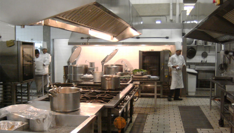 Equipamentos de qualidade na cozinha impactam serviços prestados pelo hotel